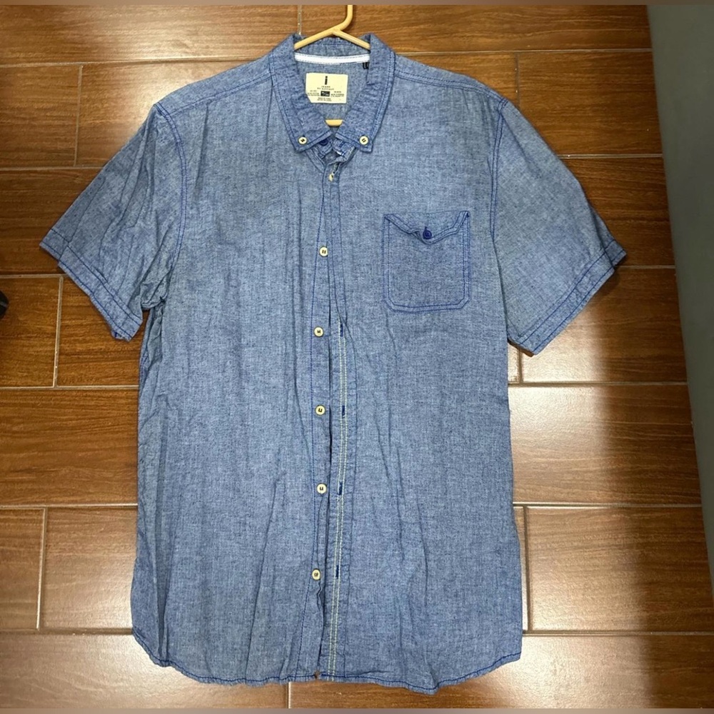 Men's Blue Short-Sleeve Button-Down Shirt - Lightweight Chambray